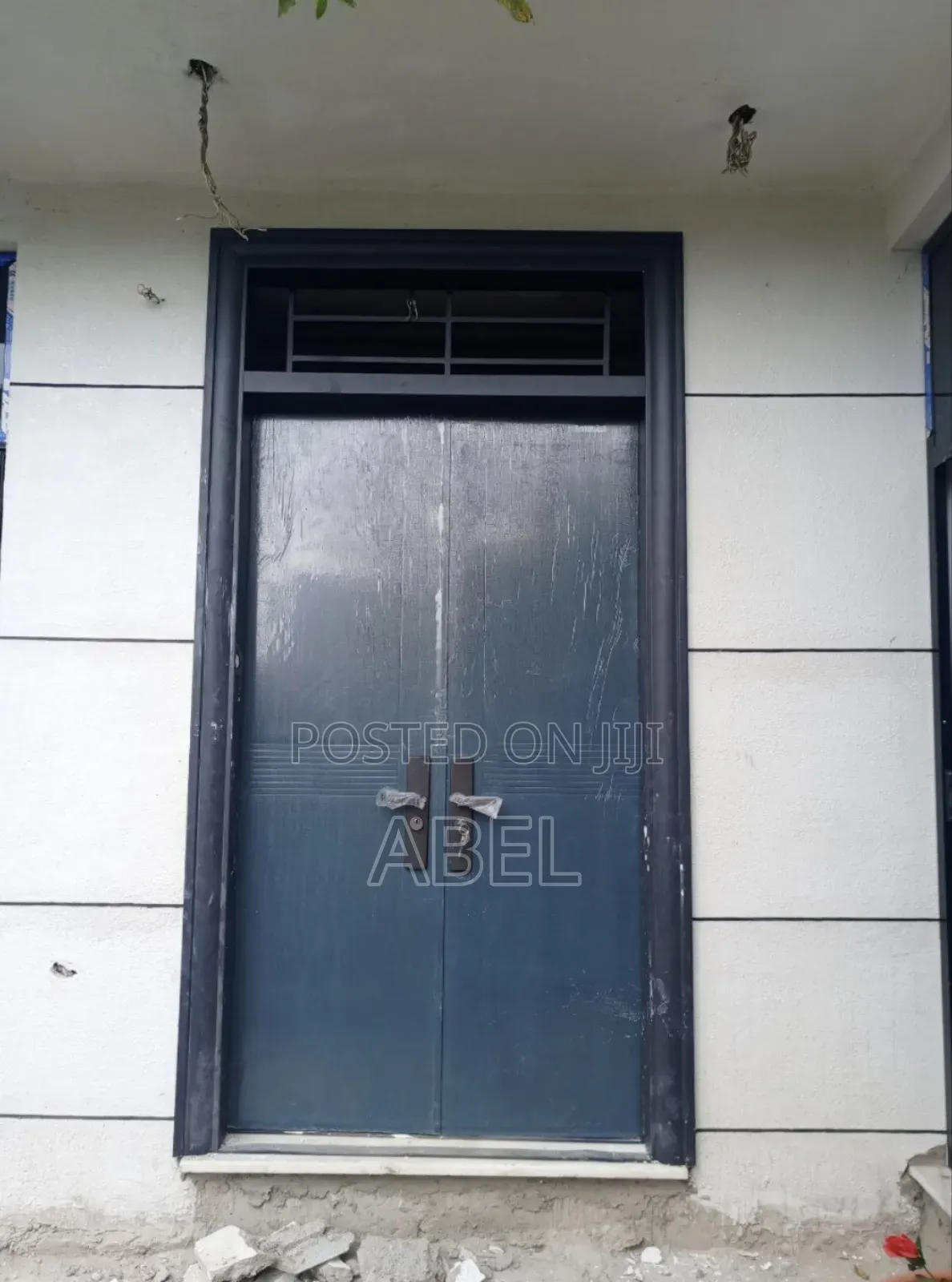 የብረት በር ይፈልጋሉ Victor