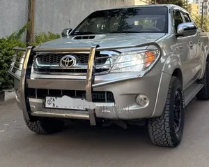 Toyota Hilux 2010 Silver