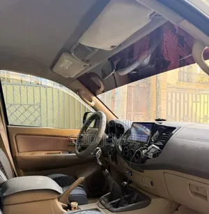 Toyota Hilux 2010 Silver