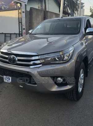 Toyota Hilux 2018 Gray