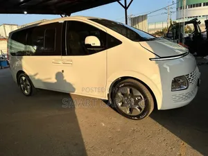 New Hyundai Staria 2025 Silver