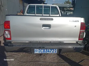 Toyota Hilux 2012 Silver