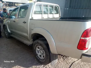 Toyota Hilux 2012 Silver
