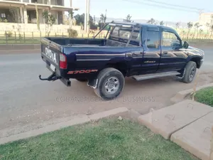 Toyota Hilux 1999 Blue