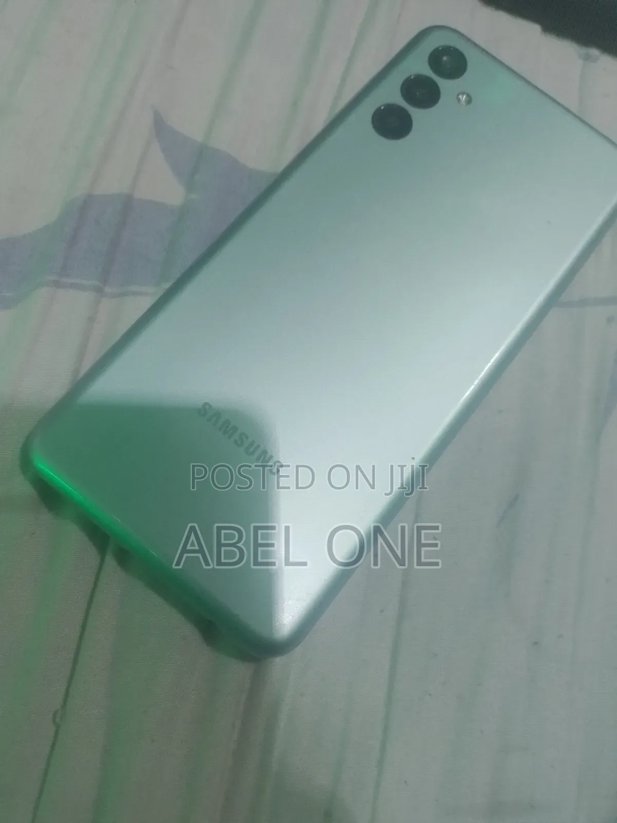 New Samsung Galaxy M13 64 GB Bronze