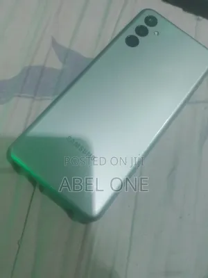 New Samsung Galaxy M13 64 GB Bronze