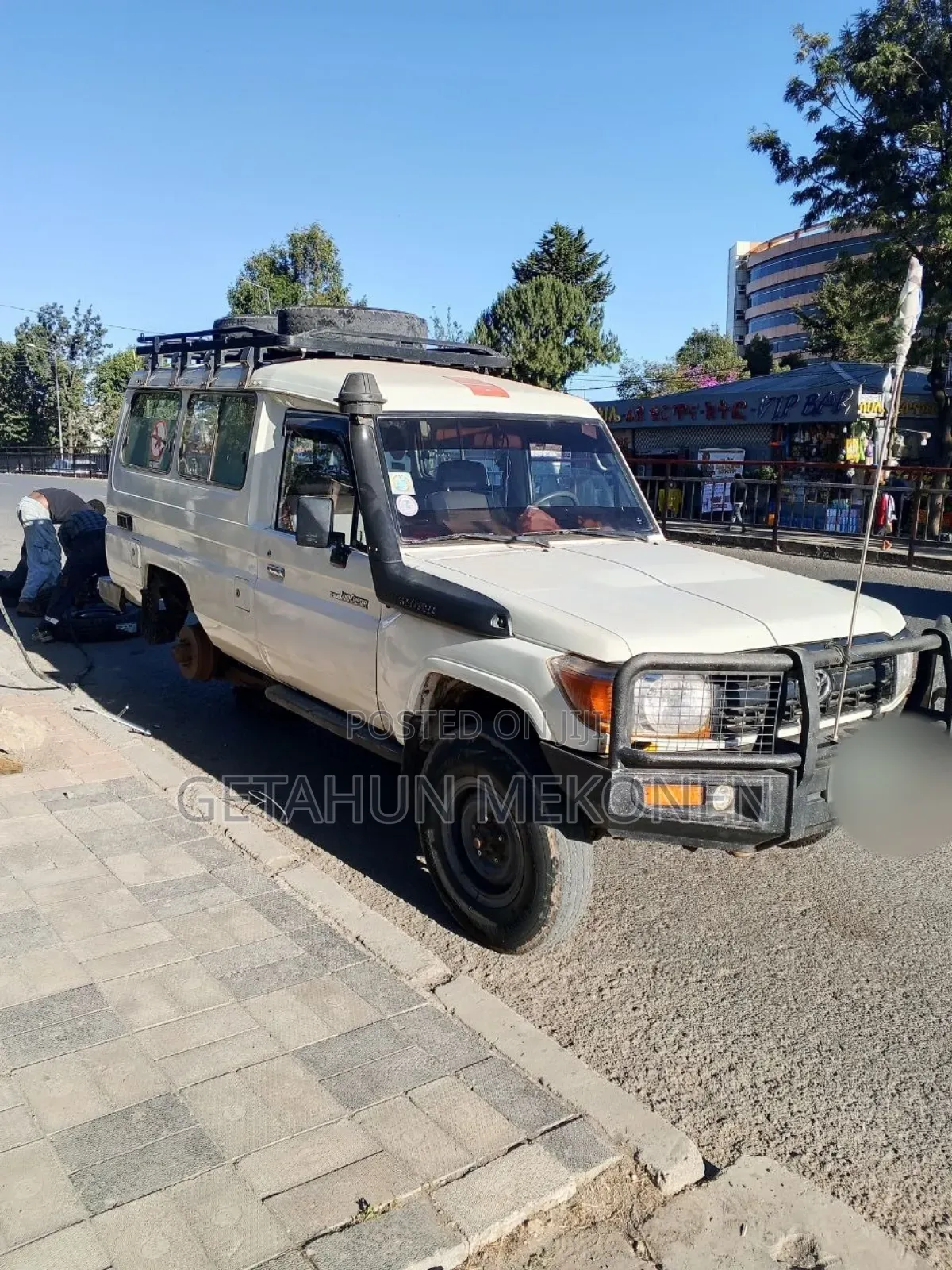 Toyota Land Cruiser 2009 White