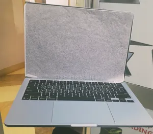 New Laptop Apple MacBook Air 2025 M4 13-Inch 16GB Apple M4 SSD 256GB