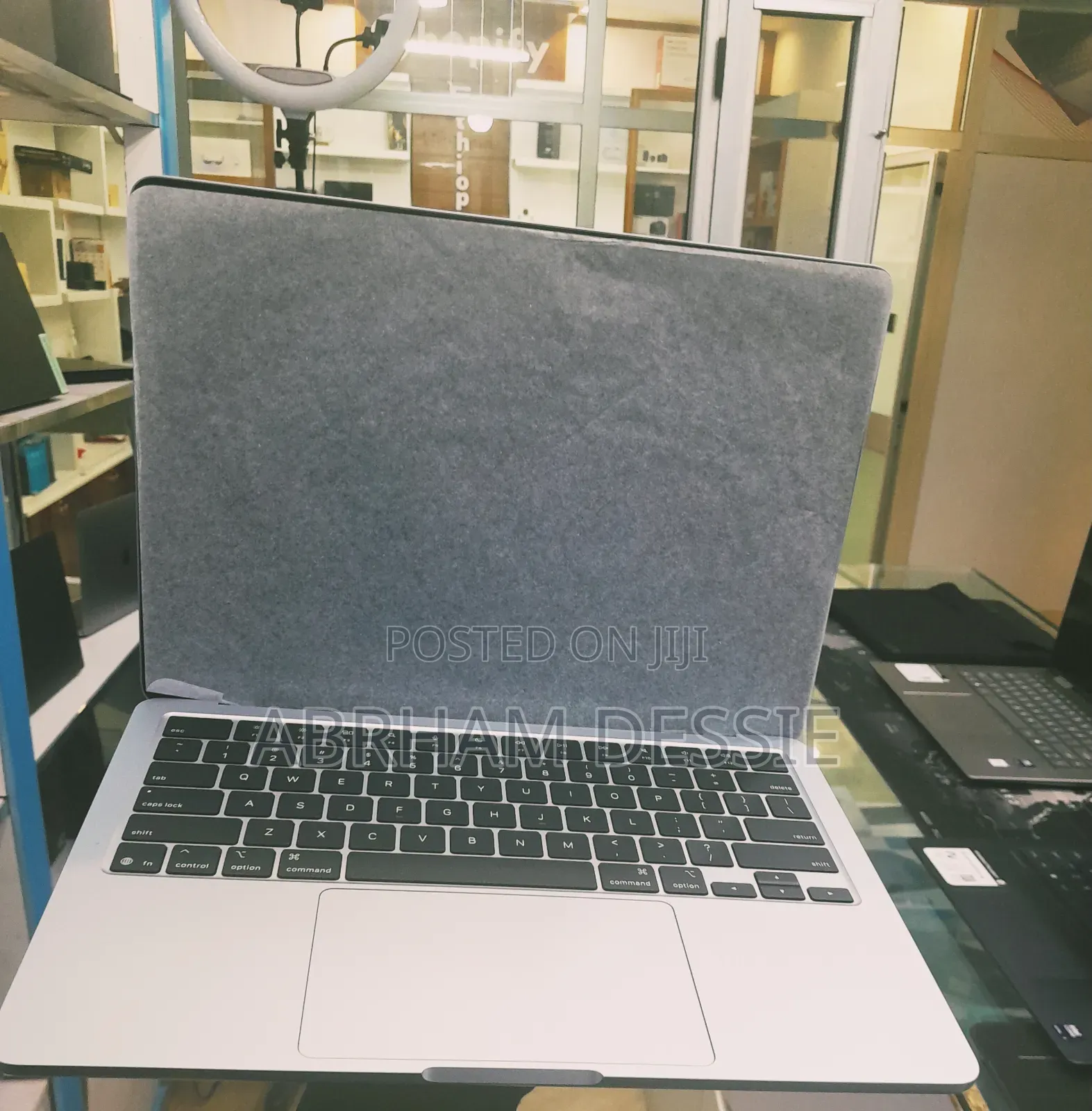 New Laptop Apple MacBook Air 2025 M4 13-Inch 16GB Apple M4 SSD 256GB