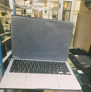 New Laptop Apple MacBook Air 2025 M4 13-Inch 16GB Apple M4 SSD 256GB