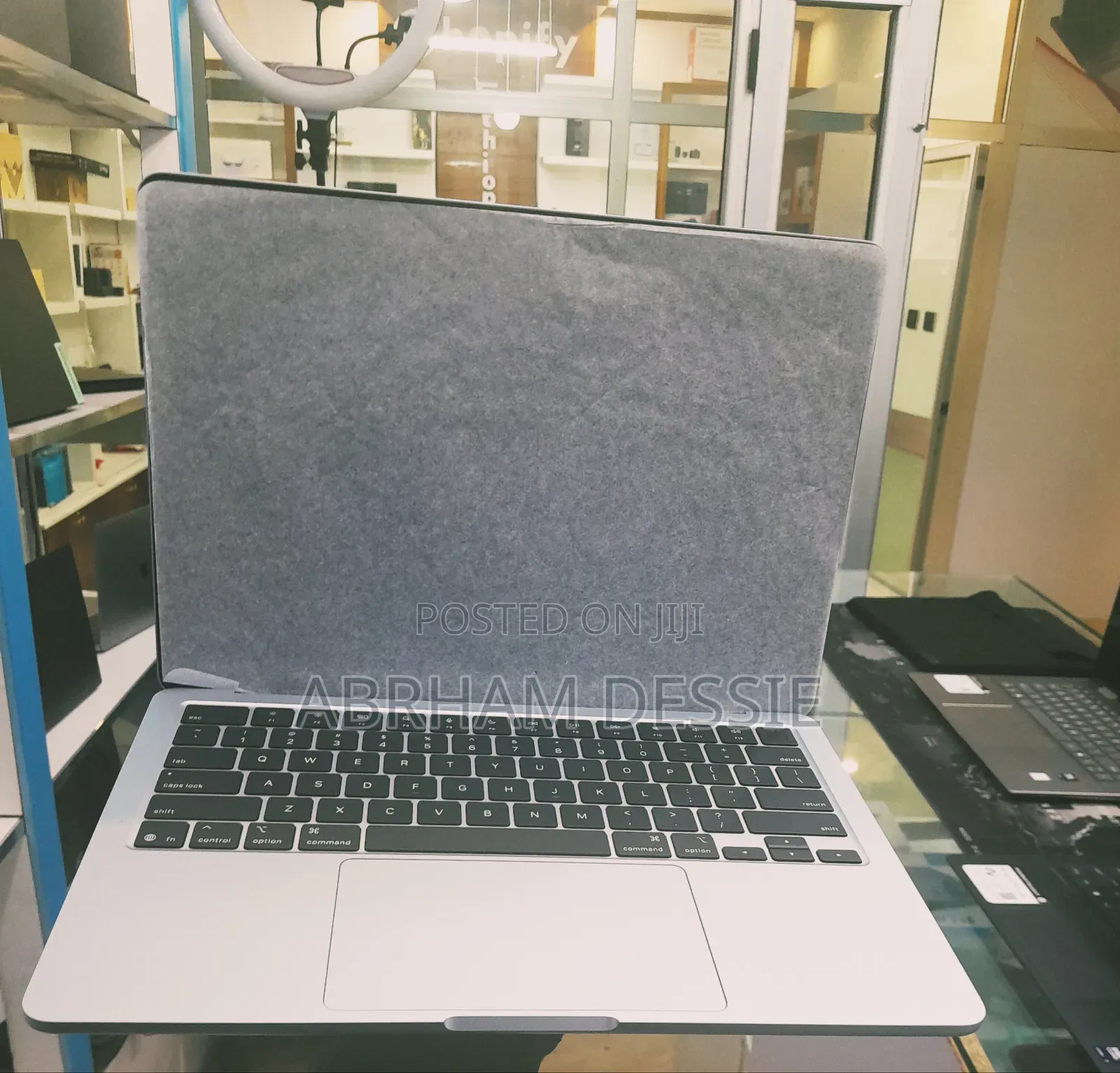 New Laptop Apple MacBook Air 2025 M4 13-Inch 16GB Apple M4 SSD 256GB