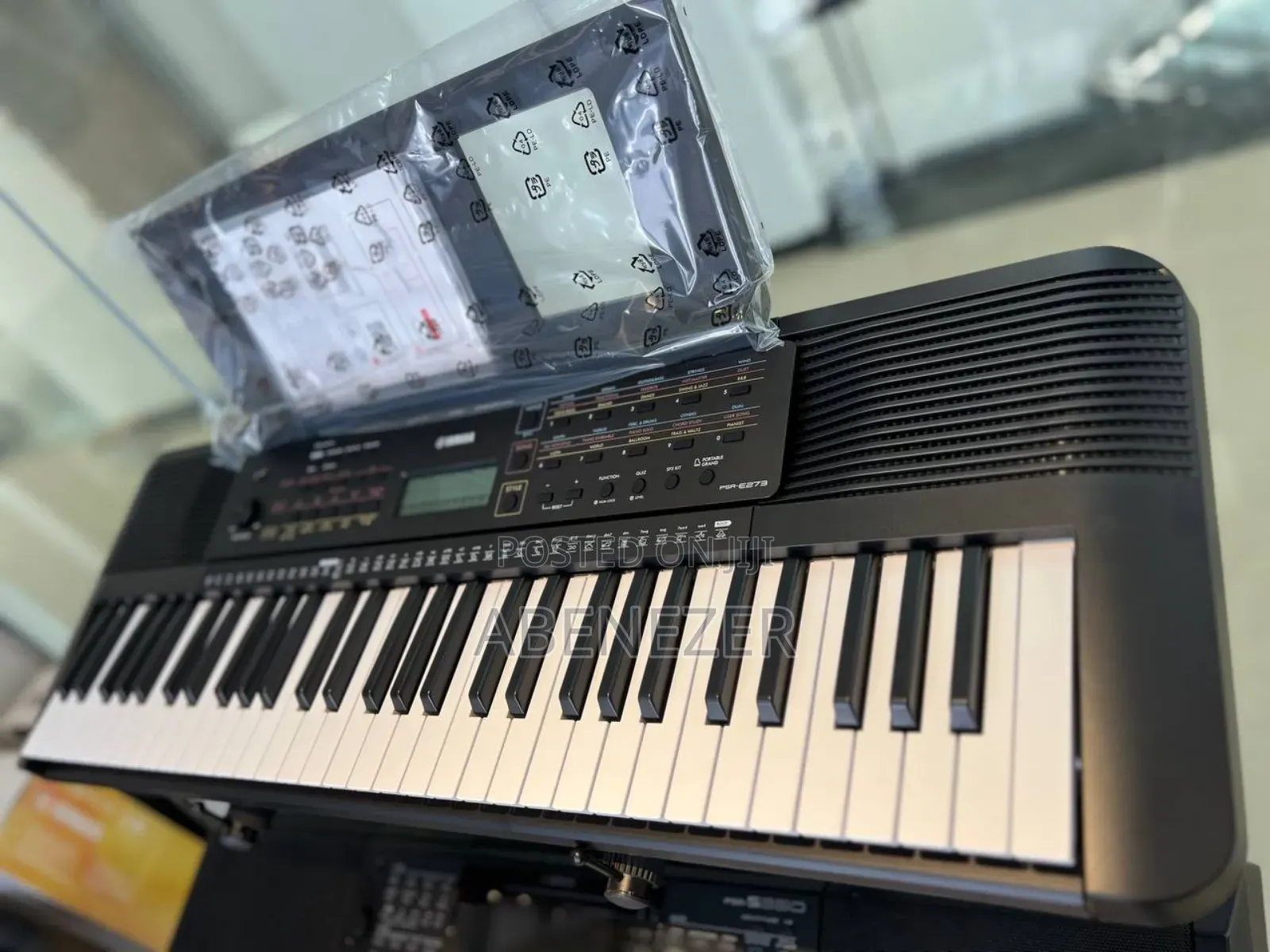 Yamaha PSR E273 Piano Keyboard