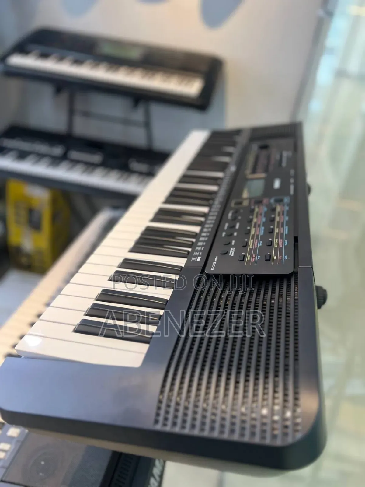 Yamaha PSR E273 Piano Keyboard