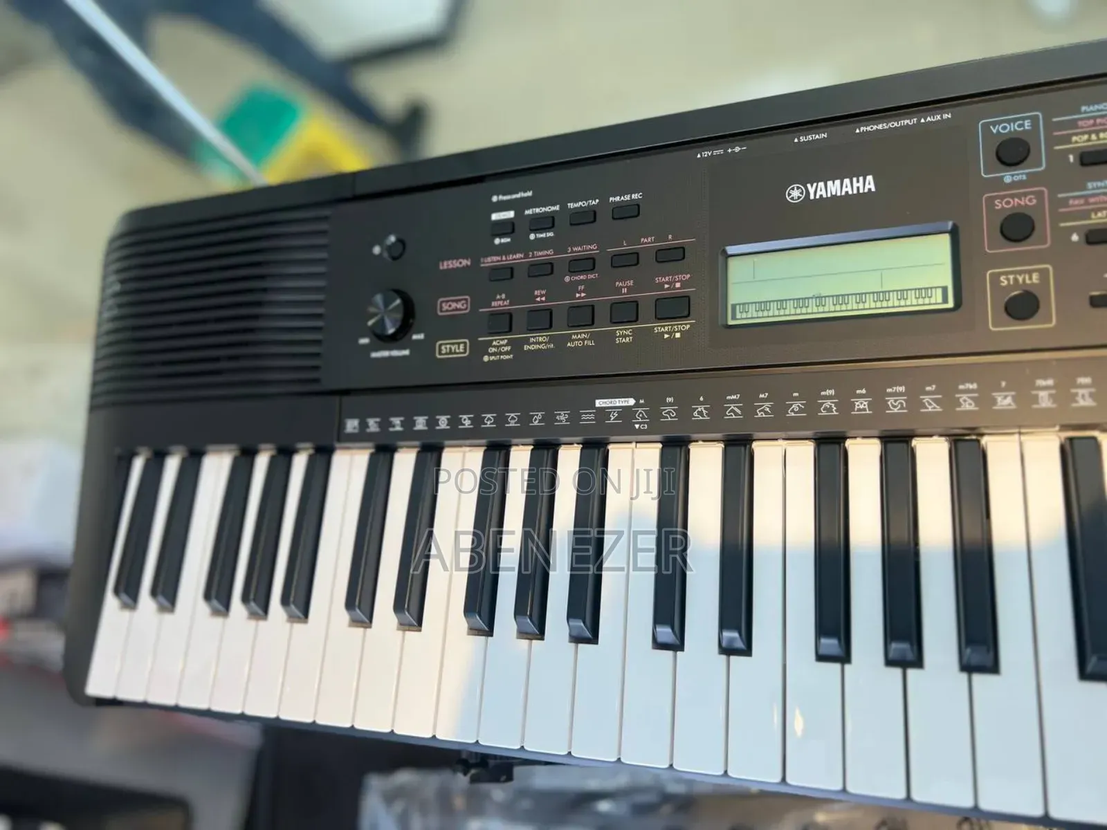 Yamaha PSR E273 Piano Keyboard