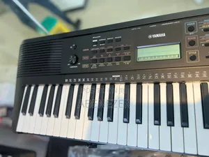 Yamaha PSR E273 Piano Keyboard