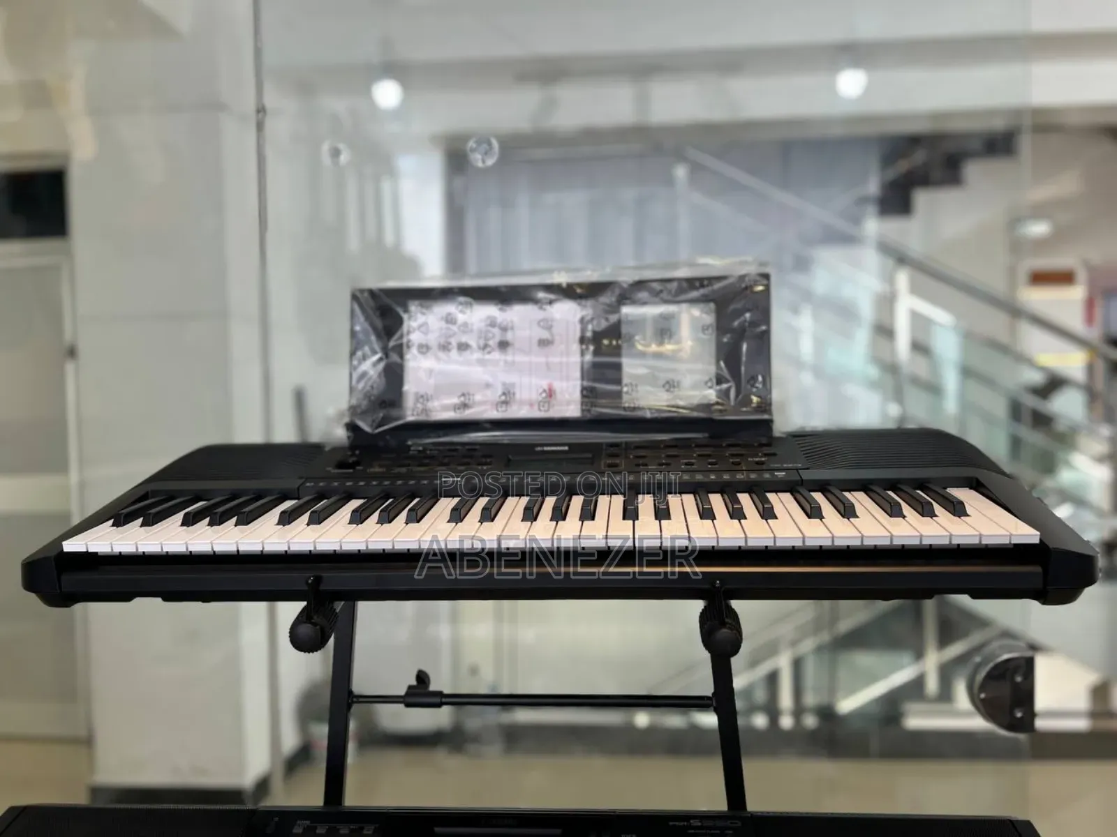 Yamaha PSR E273 Piano Keyboard