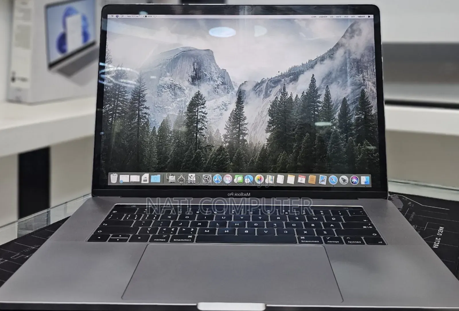 New Laptop Apple MacBook Pro 2019 16GB Intel Core I9 SSD 512GB