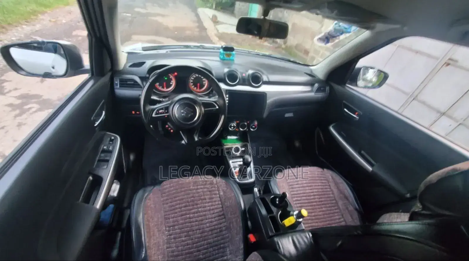 Suzuki Swift 2023 Silver