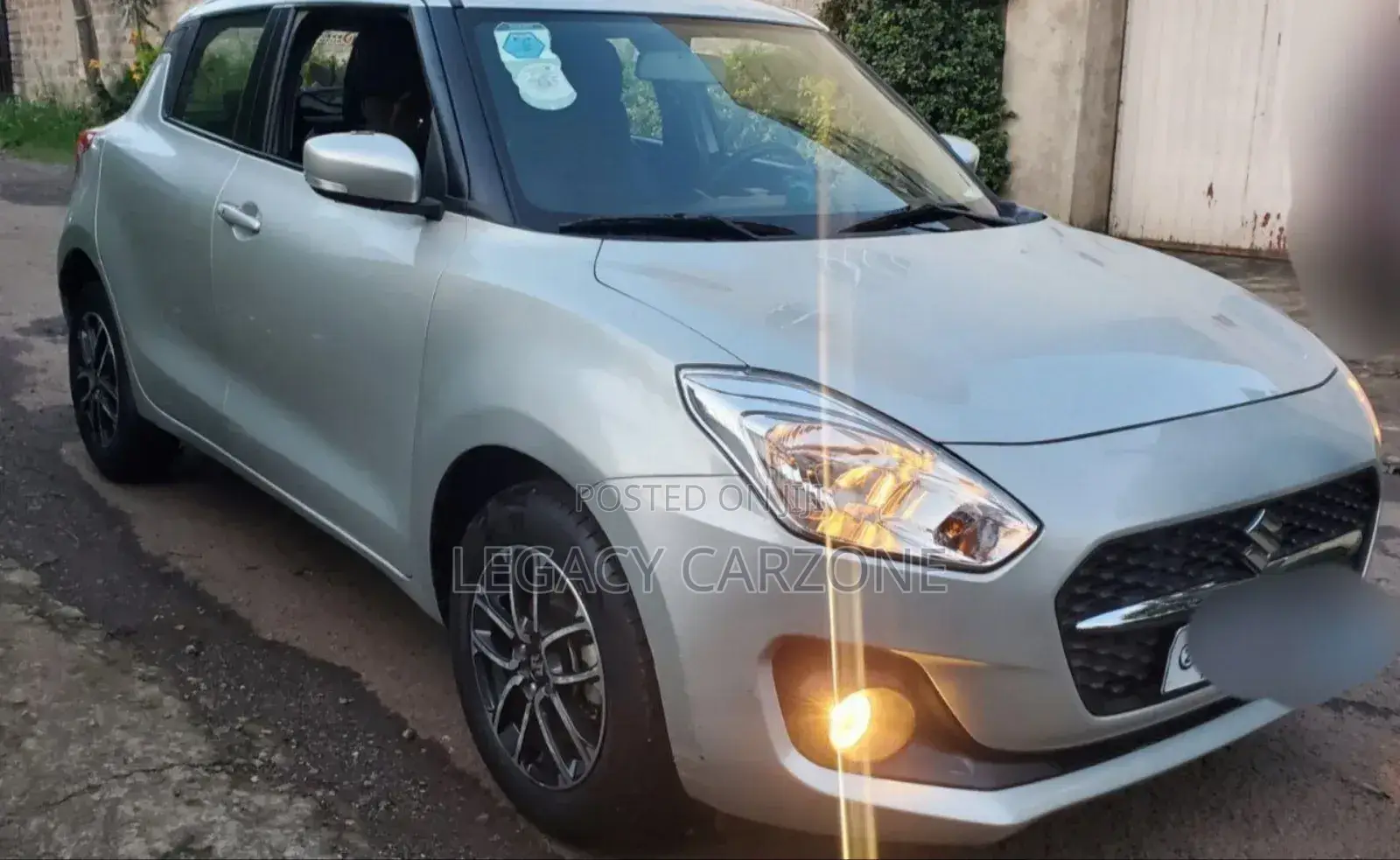 Suzuki Swift 2023 Silver