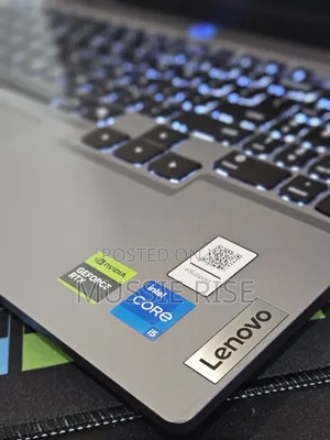 New Laptop Lenovo LOQ 15IRH8 16GB Intel Core I5 SSD 512GB