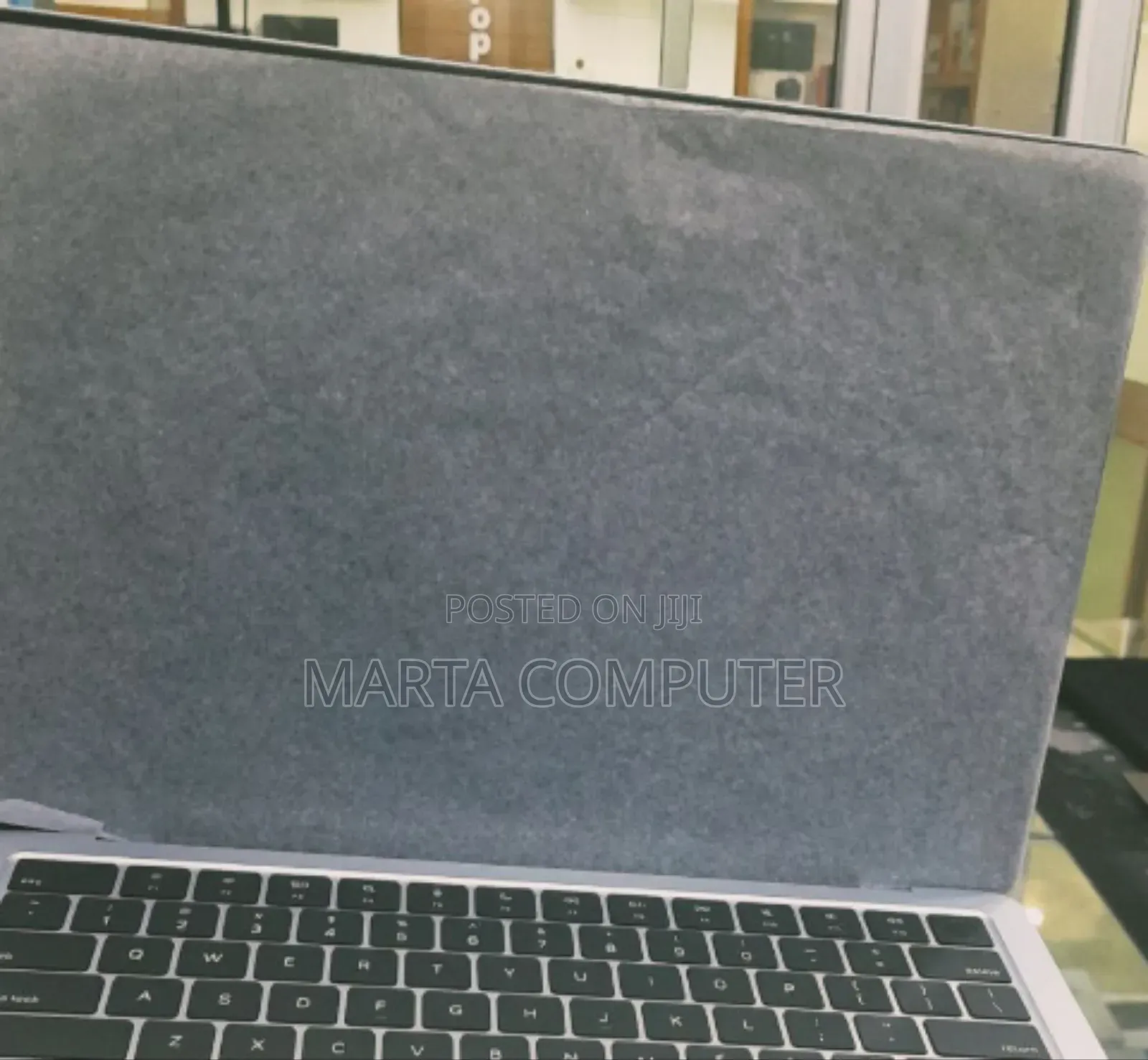 New Laptop Apple MacBook Air 2025 M4 13-Inch 16GB Apple M4 SSD 256GB