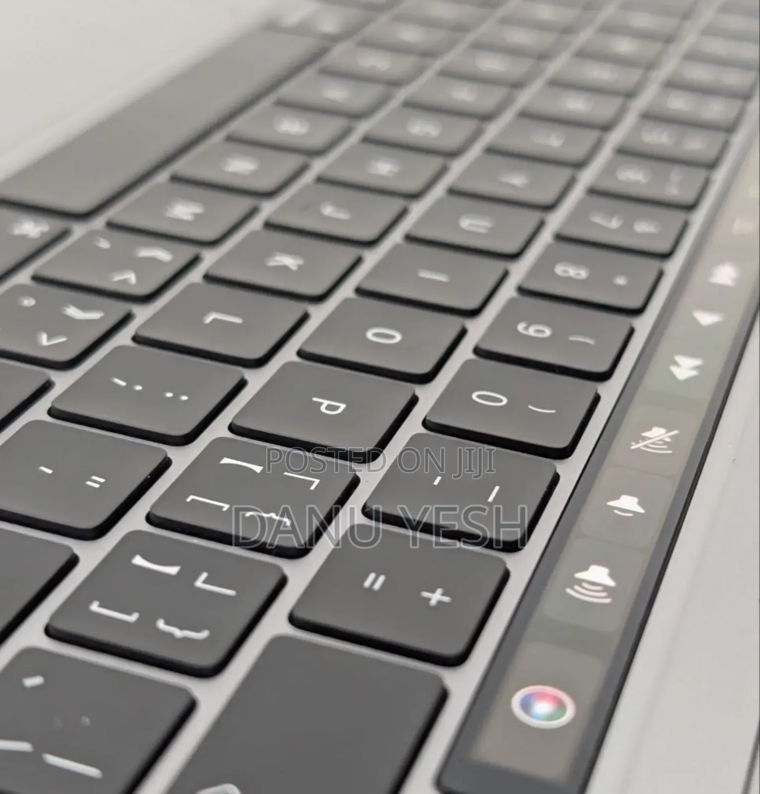 New Laptop Apple MacBook Pro 2022 M2 8GB Apple M1 SSD 256GB