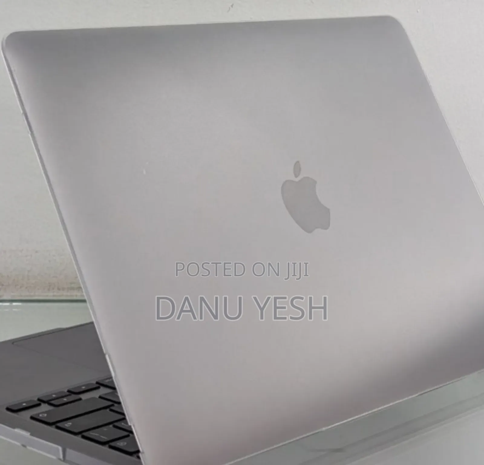 New Laptop Apple MacBook Pro 2022 M2 8GB Apple M1 SSD 256GB