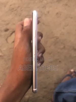 Apple iPhone SE (2022) 64 GB White