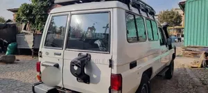 Toyota Land Cruiser 2011 White