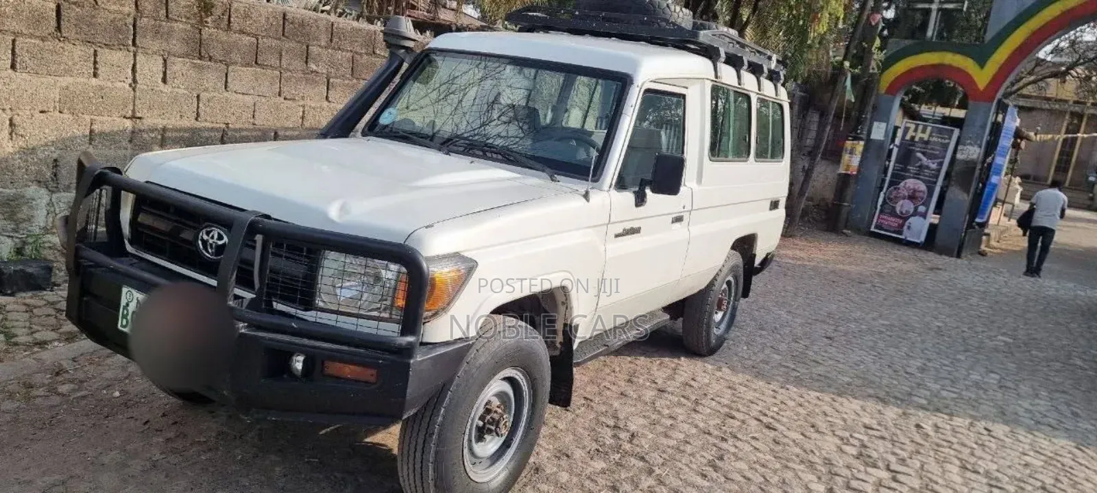 Toyota Land Cruiser 2011 White
