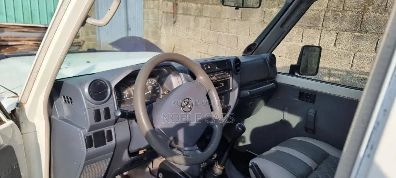 Toyota Land Cruiser 2011 White