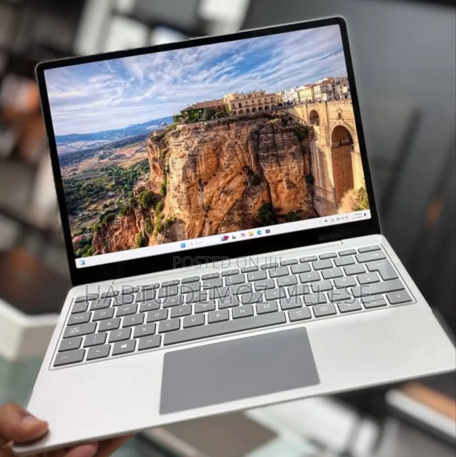 New Laptop Microsoft Surface Go 8GB Intel Core I5 SSD 256GB