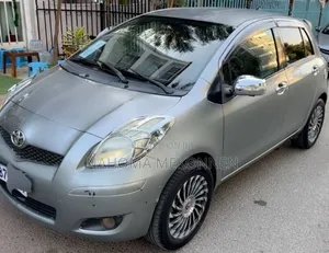 Toyota Yaris 2010 Gray