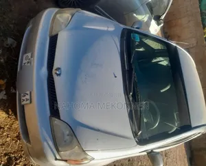 Toyota Platz 2001 Silver