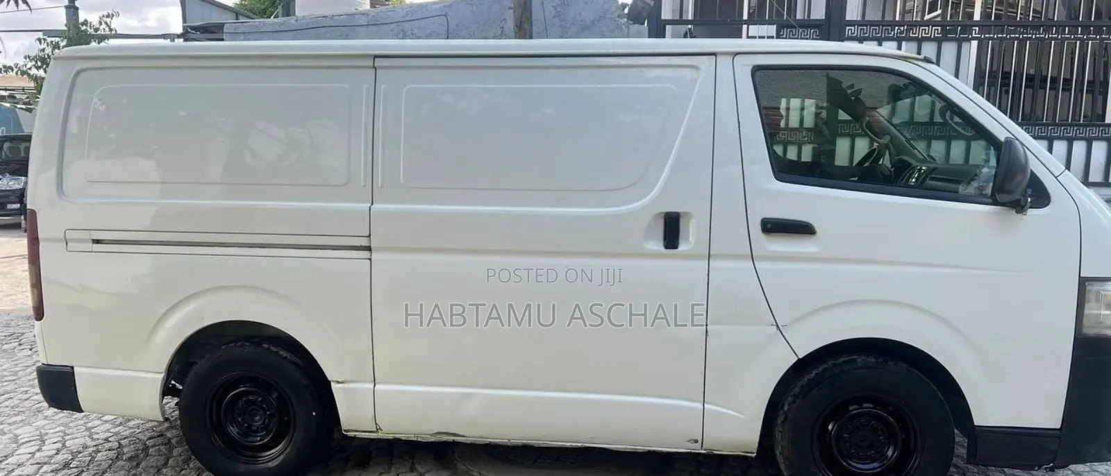 Toyota HiAce 2013 White