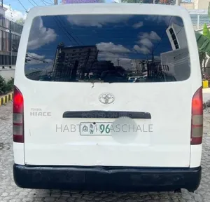 Toyota HiAce 2013 White