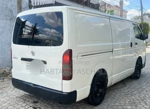 Toyota HiAce 2013 White