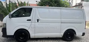Toyota HiAce 2013 White
