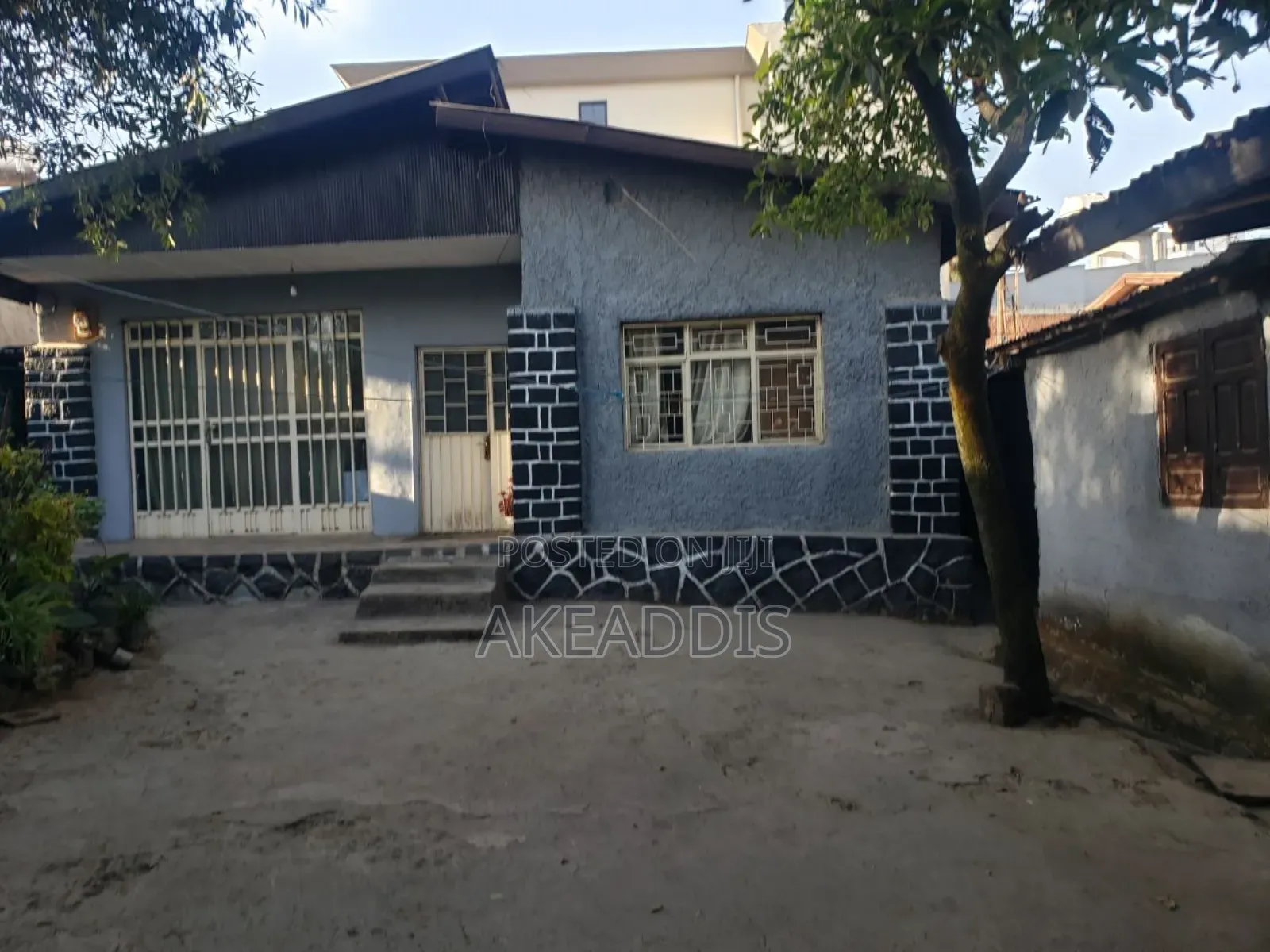 6bdrm House in ሳርቤት, Nifas Silk-Lafto for sale