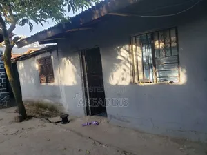 6bdrm House in ሳርቤት, Nifas Silk-Lafto for sale