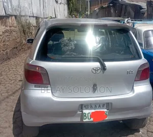 Toyota Vitz 2001 Silver
