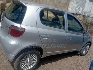Toyota Vitz 2001 Silver