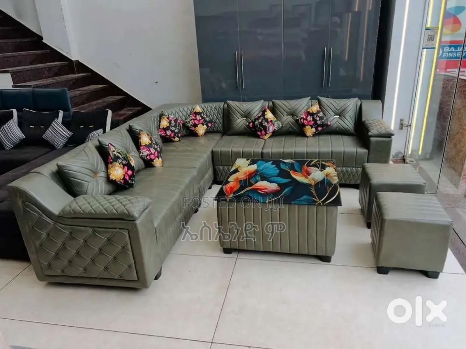 Golden Oldies Sofa Design With Table