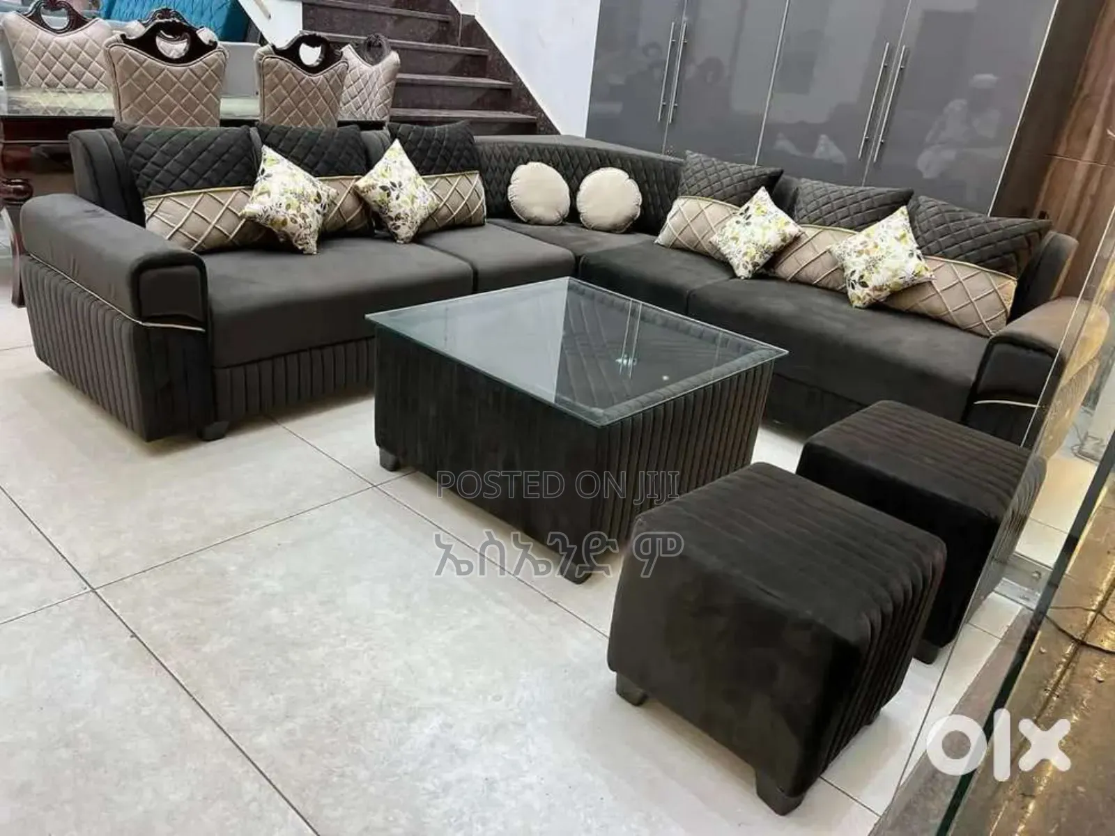 Old World Comfort Sofa Design With Table