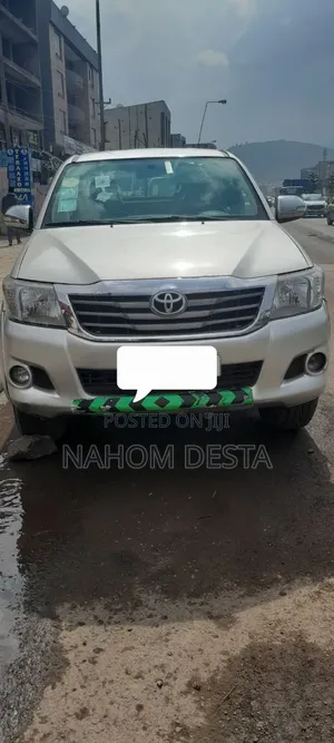 Toyota Hilux 3.0 D-4D 4x4 2014 Silver
