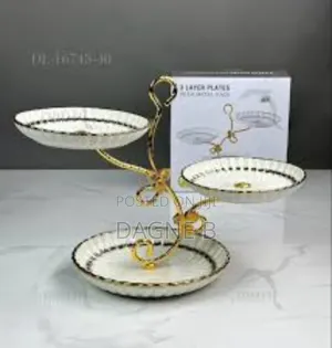 3-Tier Golden-Plated Cupcake Stand With Plates ሸክላ የኩኪስ እና ካፕ ኬክ ማቅረቢያ