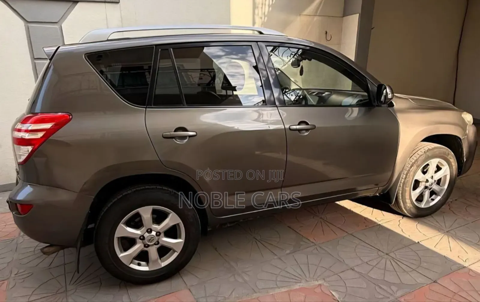 Toyota RAV4 2010 Brown