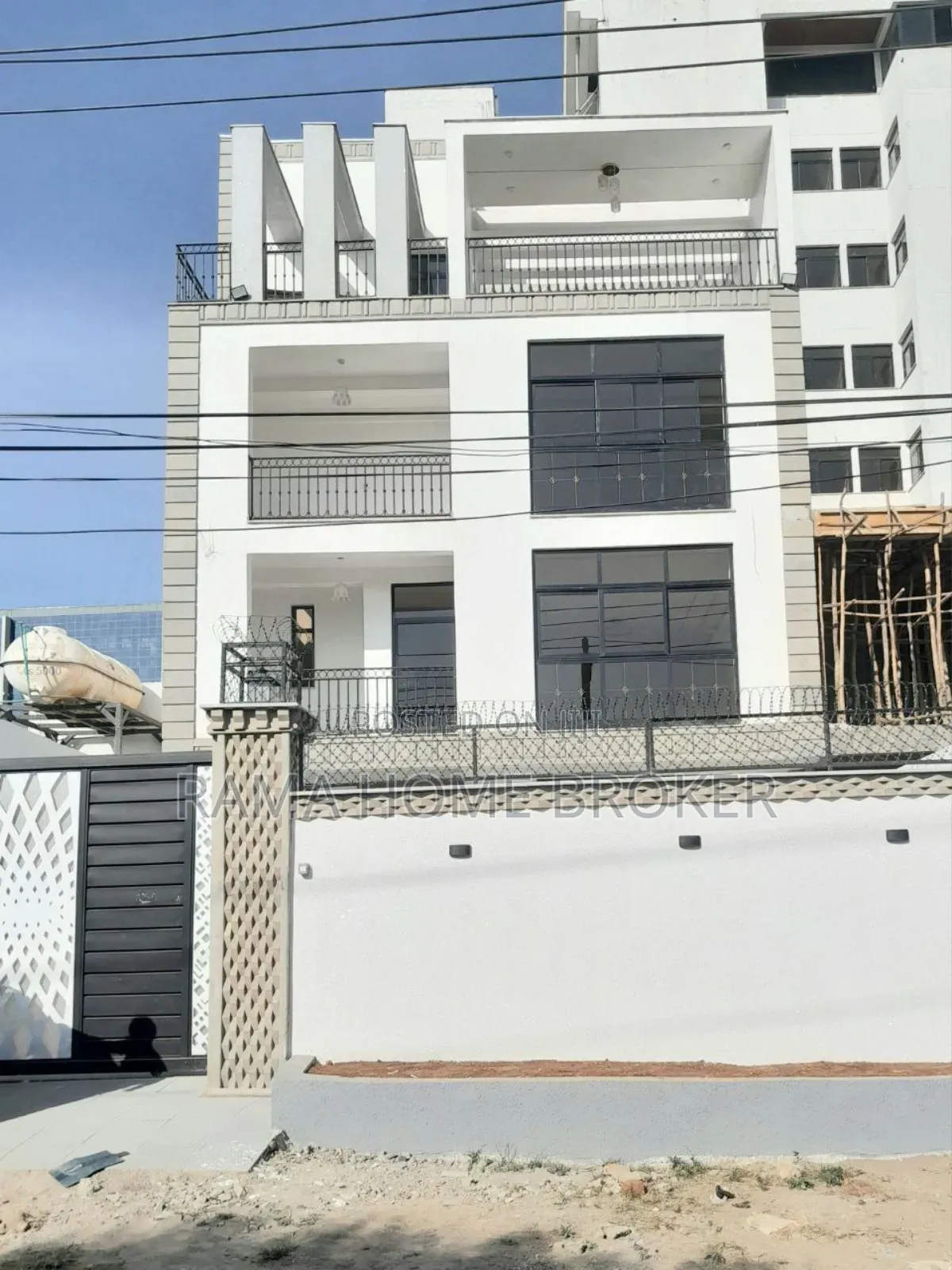 Furnished 7bdrm Block of Flats in አያት ኮምፓወንድ ውስጥ, Yeka for sale