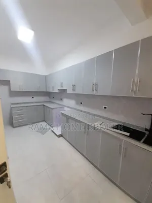 Furnished 7bdrm Block of Flats in አያት ኮምፓወንድ ውስጥ, Yeka for sale