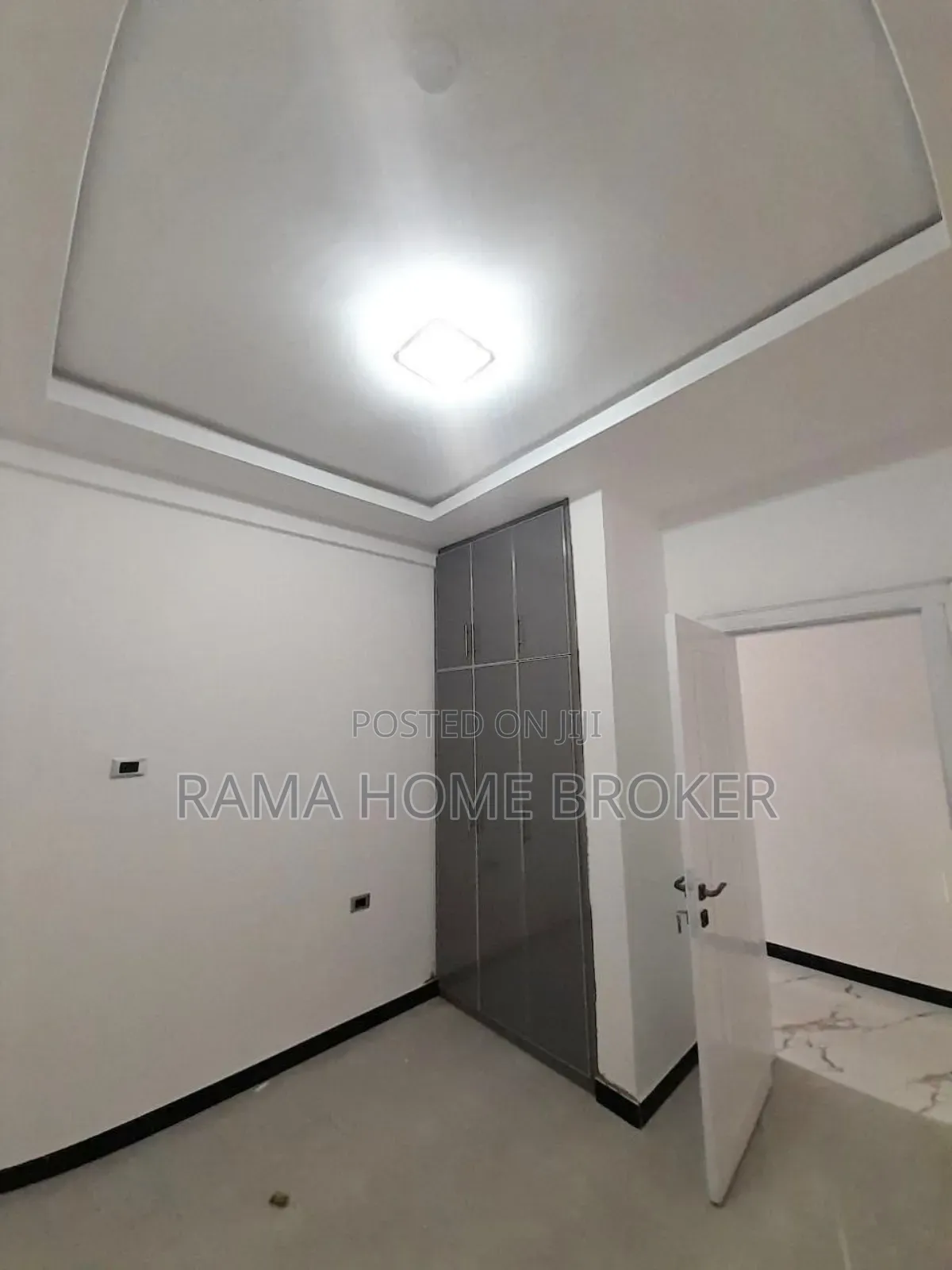 Furnished 7bdrm Block of Flats in አያት ኮምፓወንድ ውስጥ, Yeka for sale